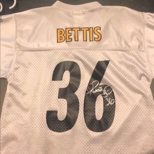Authentic Jerome Bettis signed jersey.